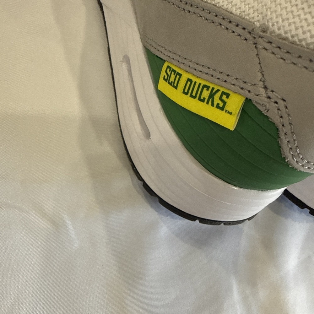 New Nike Air Max Verse Oregon Ducks New With Box Sz Men's 7/Women's 8.5 - Picture 10 of 17